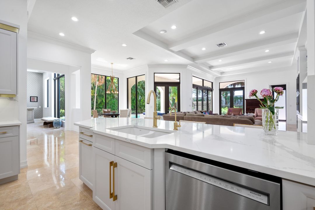 Под контрактом: $2,750,000 (5 спален, 5 ванн, 6080 Квадратных фут)