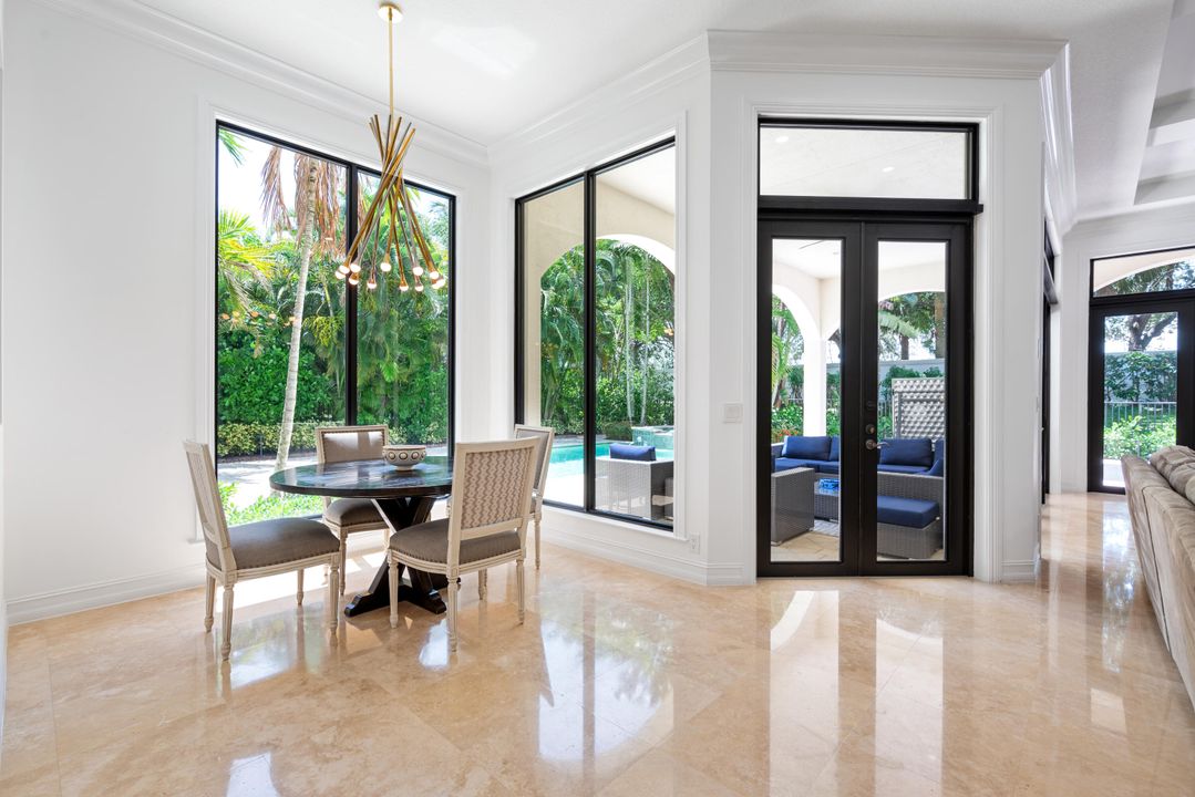 Под контрактом: $2,750,000 (5 спален, 5 ванн, 6080 Квадратных фут)