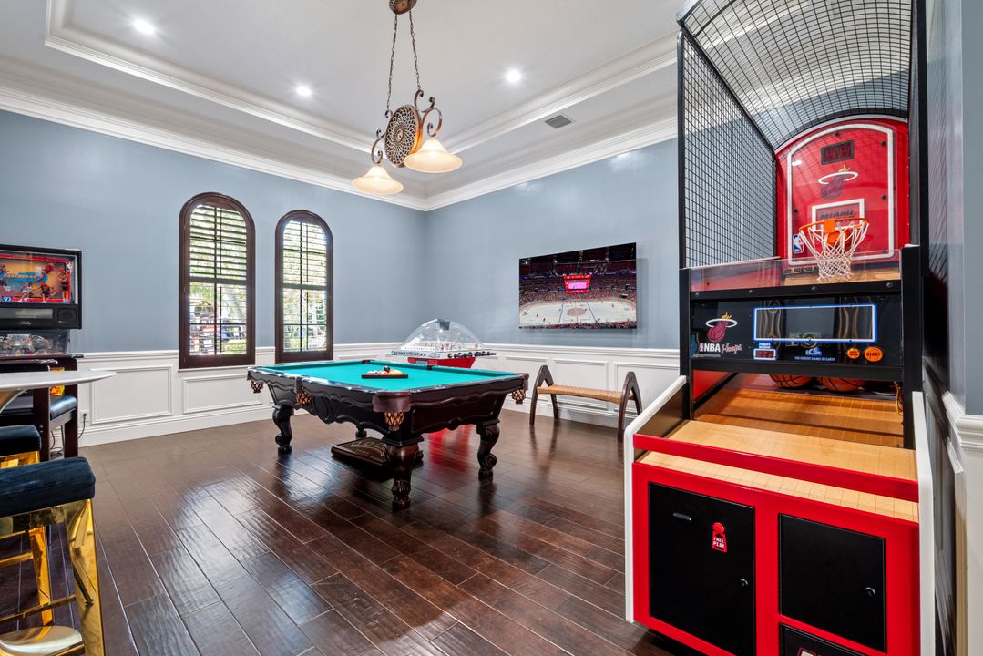 Под контрактом: $2,750,000 (5 спален, 5 ванн, 6080 Квадратных фут)