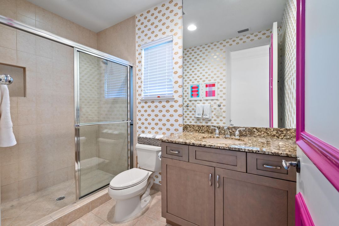 Под контрактом: $2,750,000 (5 спален, 5 ванн, 6080 Квадратных фут)