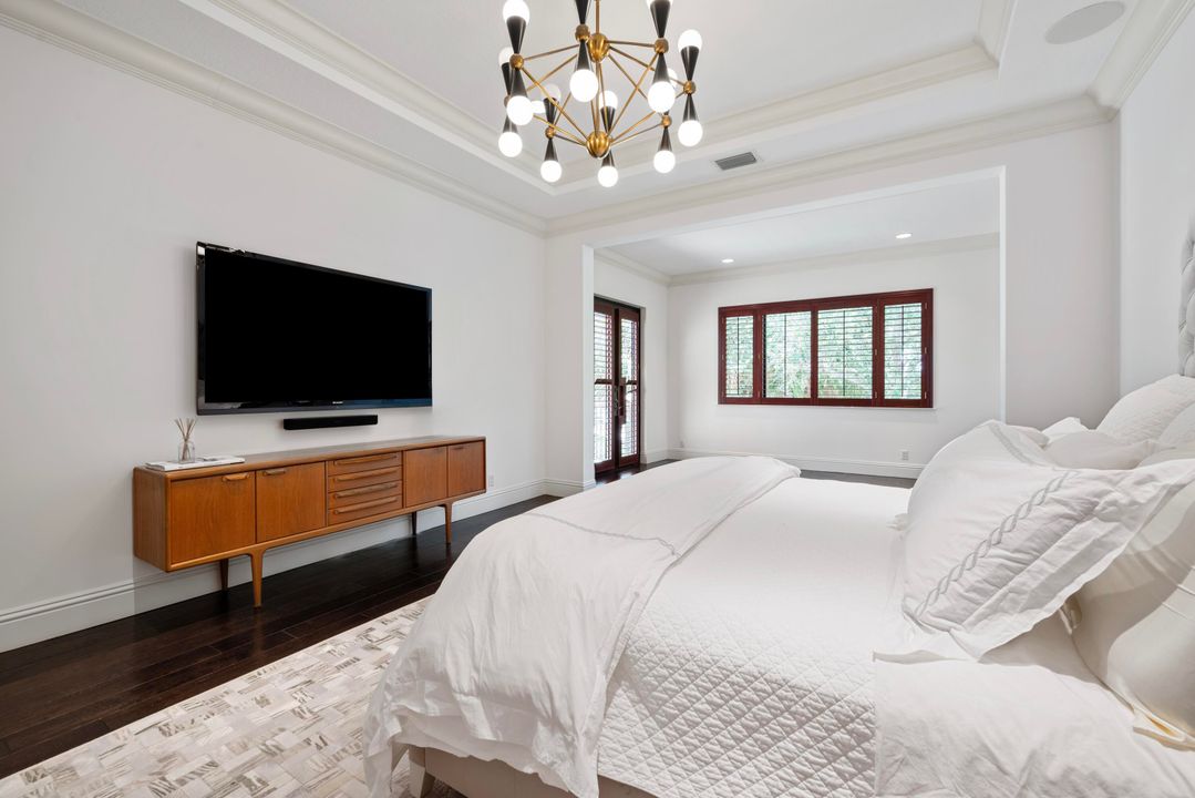 Под контрактом: $2,750,000 (5 спален, 5 ванн, 6080 Квадратных фут)