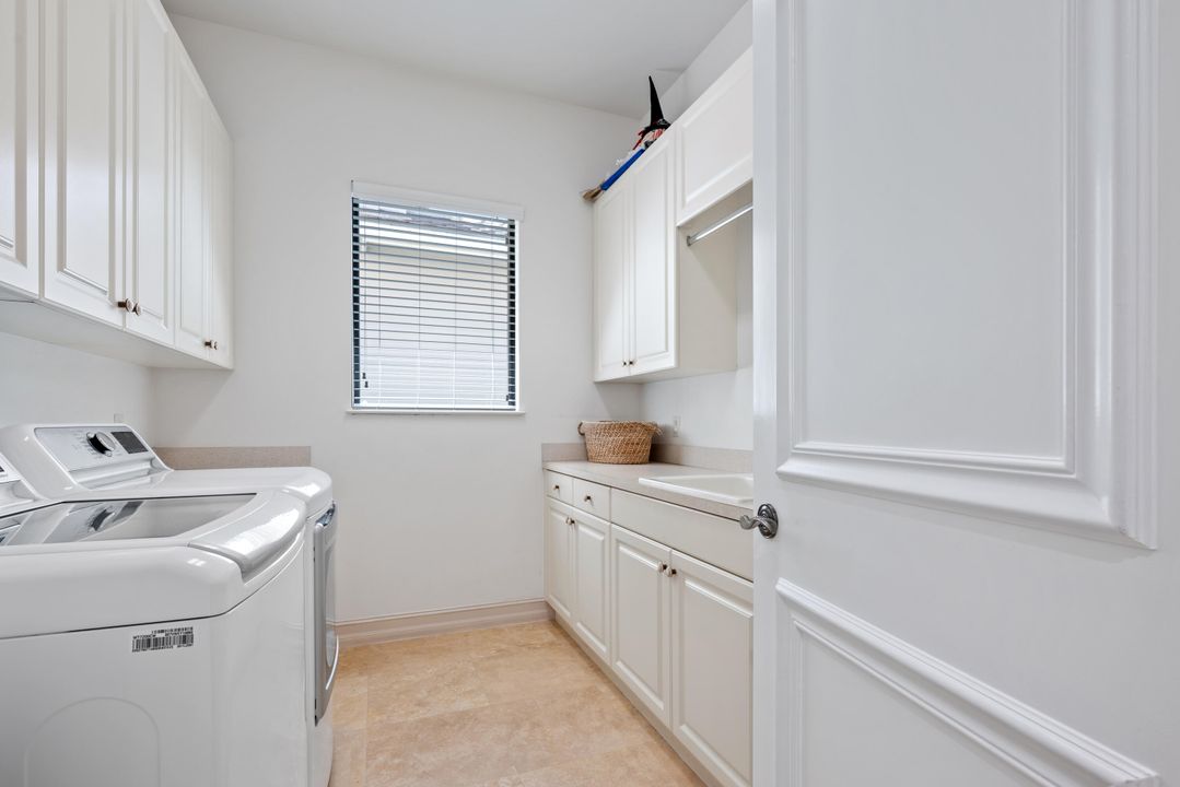 Под контрактом: $2,750,000 (5 спален, 5 ванн, 6080 Квадратных фут)