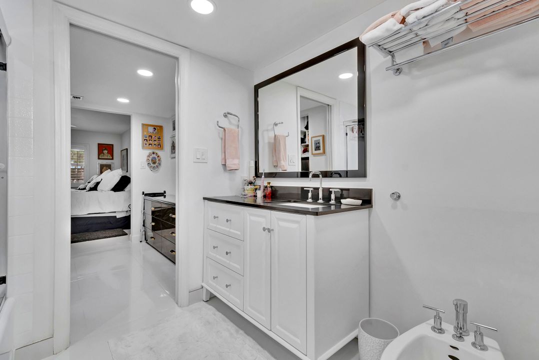 合同活跃: $7,500 (3 贝兹, 2 浴室, 1633 平方英尺)