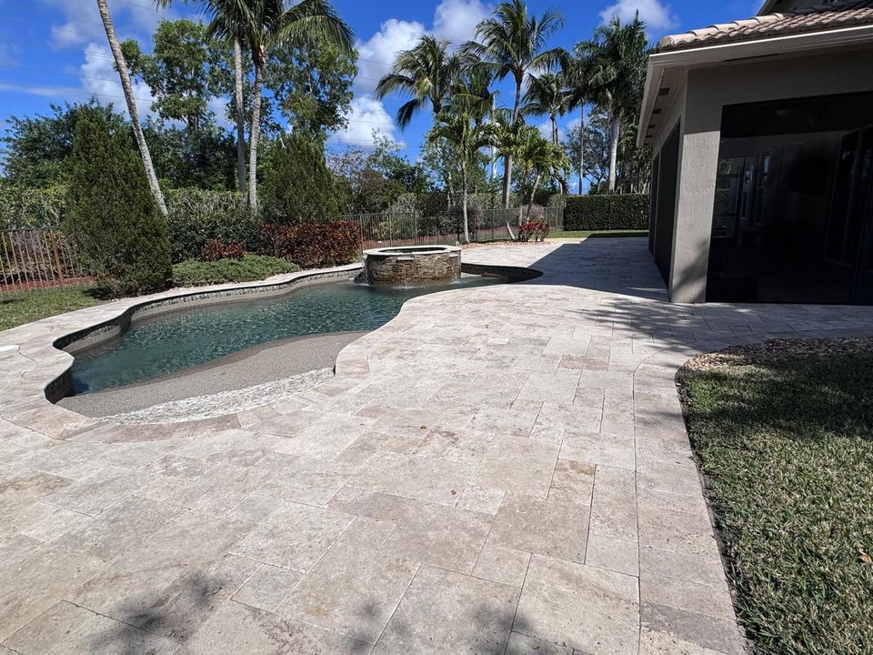 Под контрактом: $5,800 (6 спален, 4 ванн, 4147 Квадратных фут)