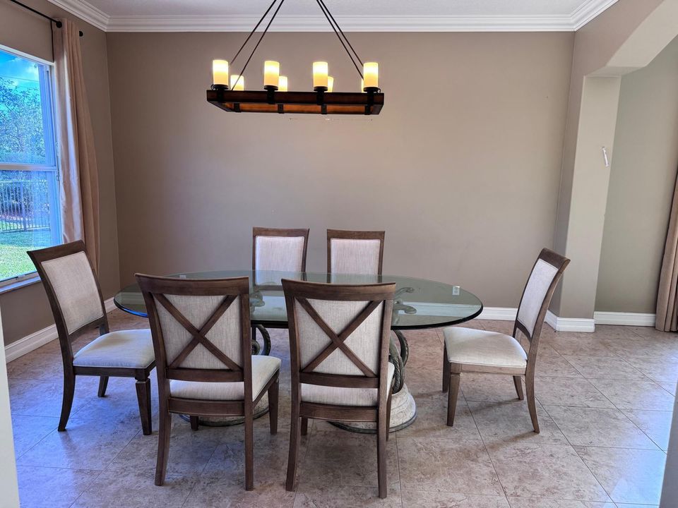 Под контрактом: $5,800 (6 спален, 4 ванн, 4147 Квадратных фут)