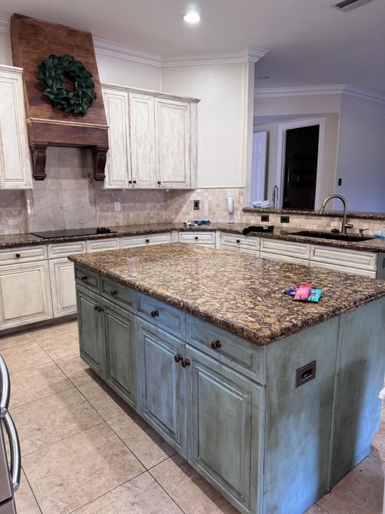 Под контрактом: $5,800 (6 спален, 4 ванн, 4147 Квадратных фут)