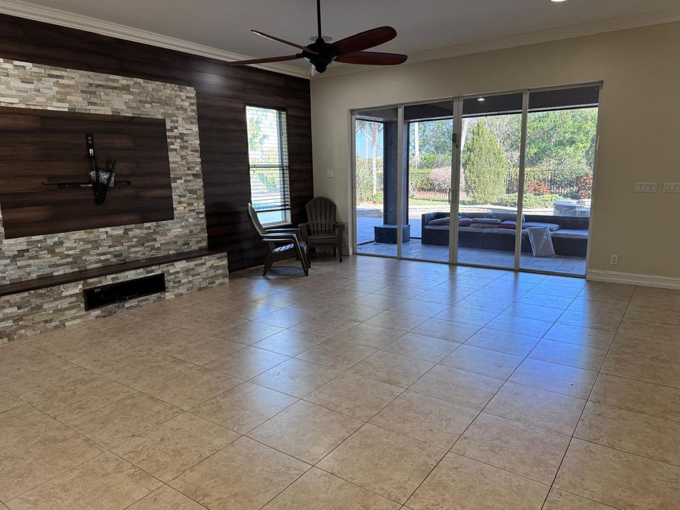 Под контрактом: $5,800 (6 спален, 4 ванн, 4147 Квадратных фут)