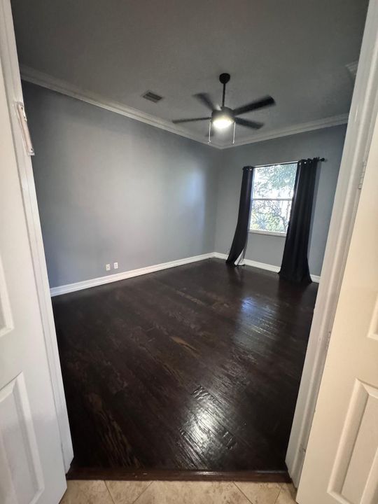 Под контрактом: $5,800 (6 спален, 4 ванн, 4147 Квадратных фут)