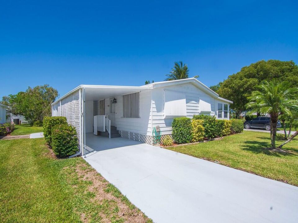 For Sale: $74,900 (2 beds, 2 baths, 1376 Square Feet)