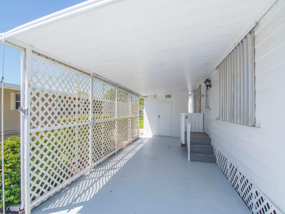 For Sale: $74,900 (2 beds, 2 baths, 1376 Square Feet)