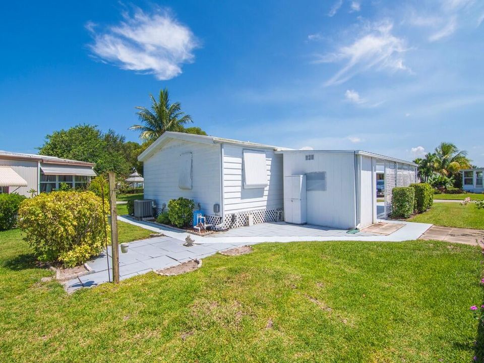 For Sale: $74,900 (2 beds, 2 baths, 1376 Square Feet)