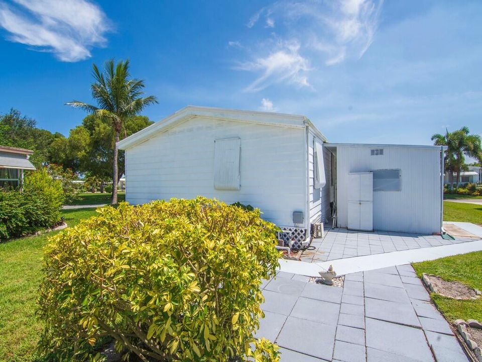 For Sale: $74,900 (2 beds, 2 baths, 1376 Square Feet)