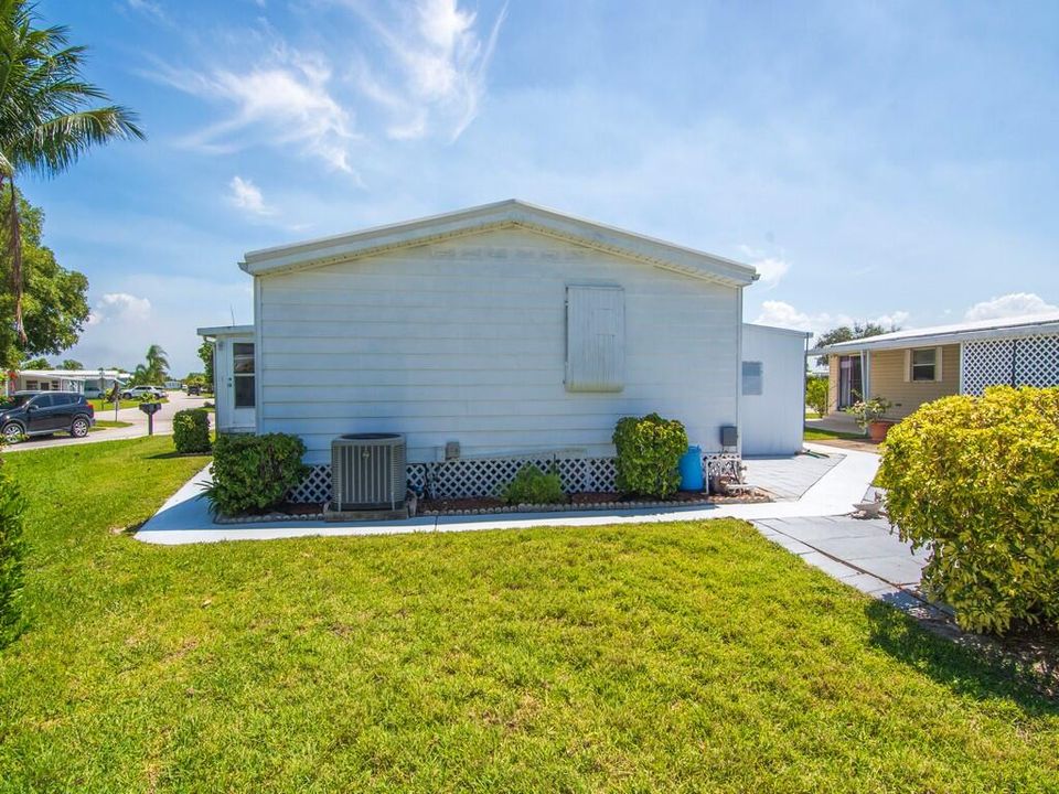 For Sale: $74,900 (2 beds, 2 baths, 1376 Square Feet)