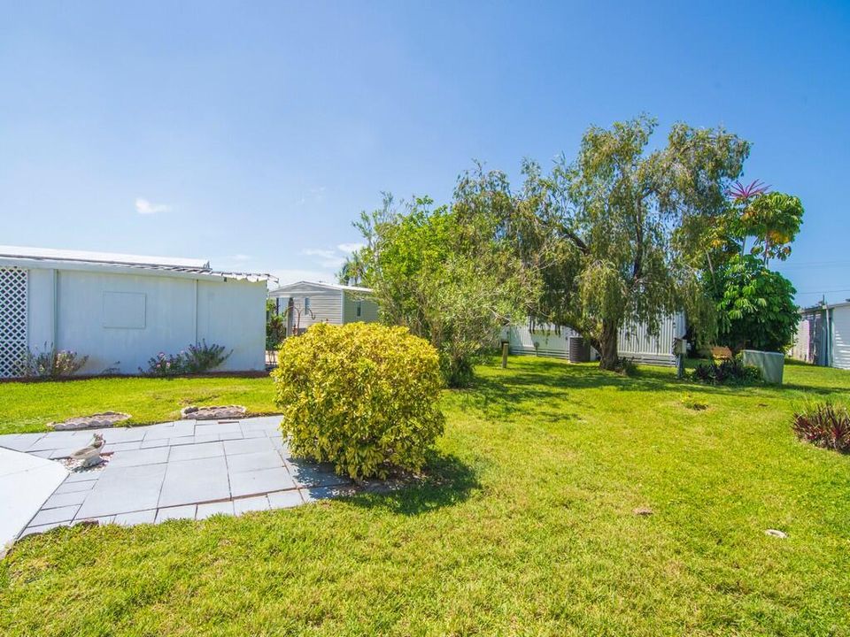 For Sale: $74,900 (2 beds, 2 baths, 1376 Square Feet)