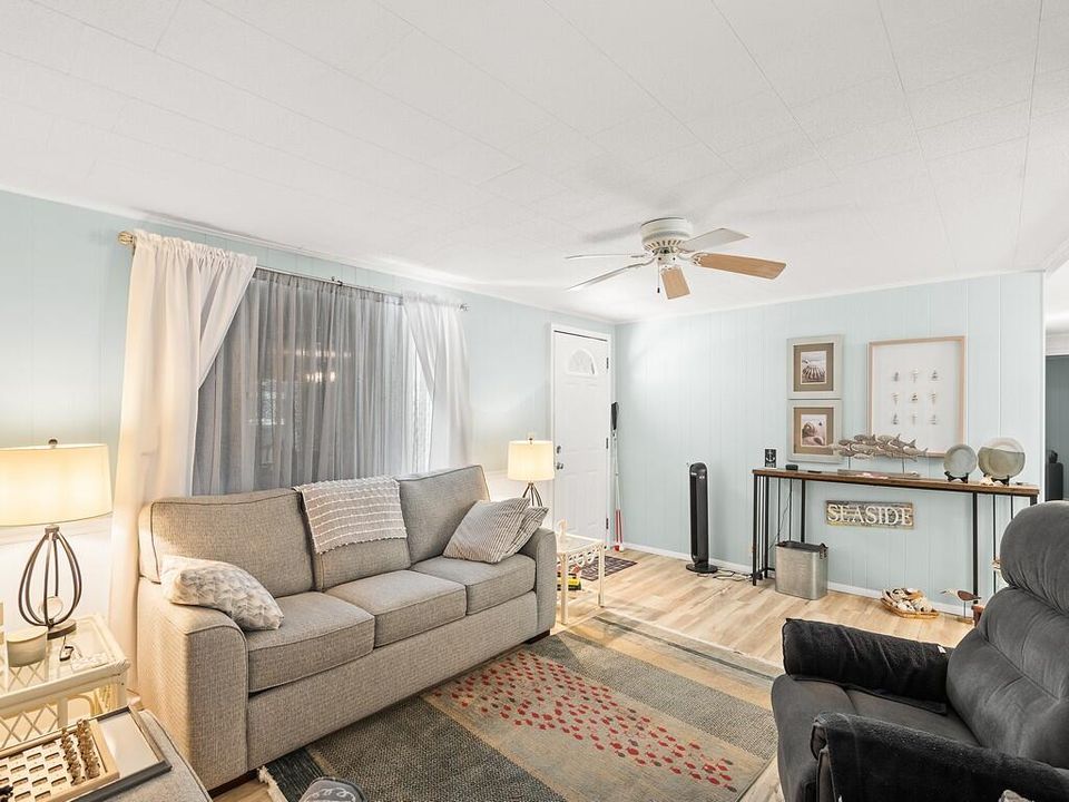 For Sale: $74,900 (2 beds, 2 baths, 1376 Square Feet)