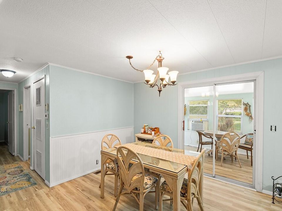 For Sale: $74,900 (2 beds, 2 baths, 1376 Square Feet)