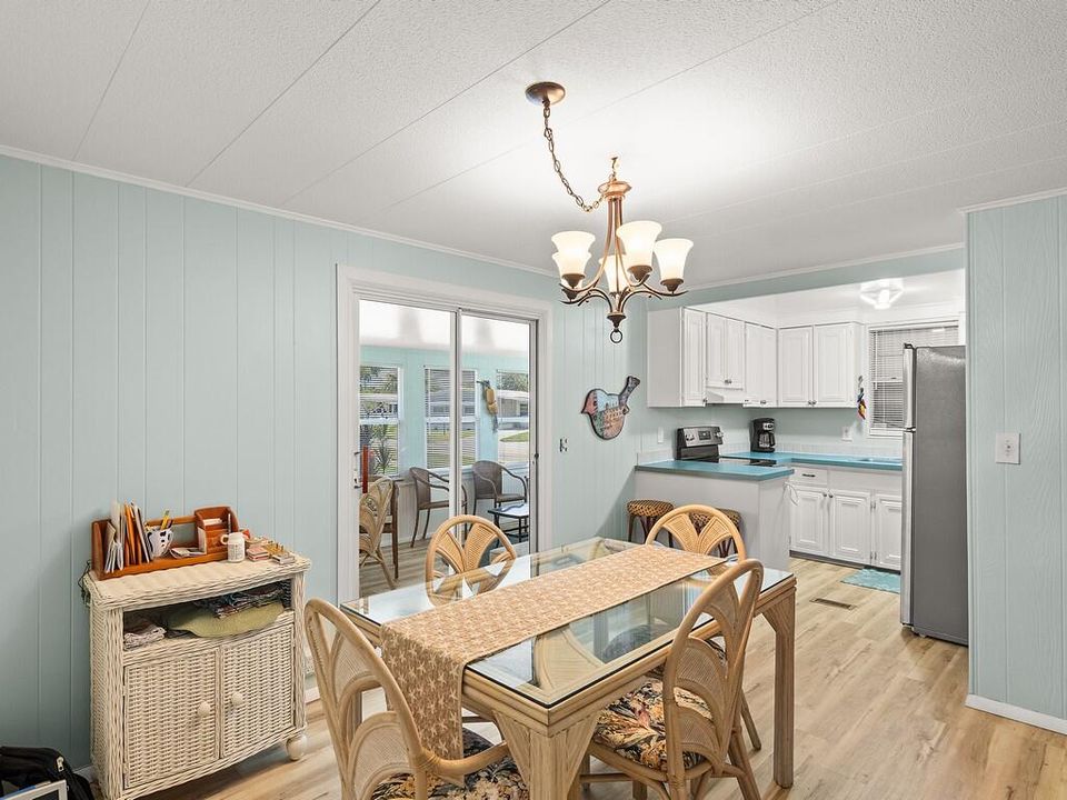 For Sale: $74,900 (2 beds, 2 baths, 1376 Square Feet)