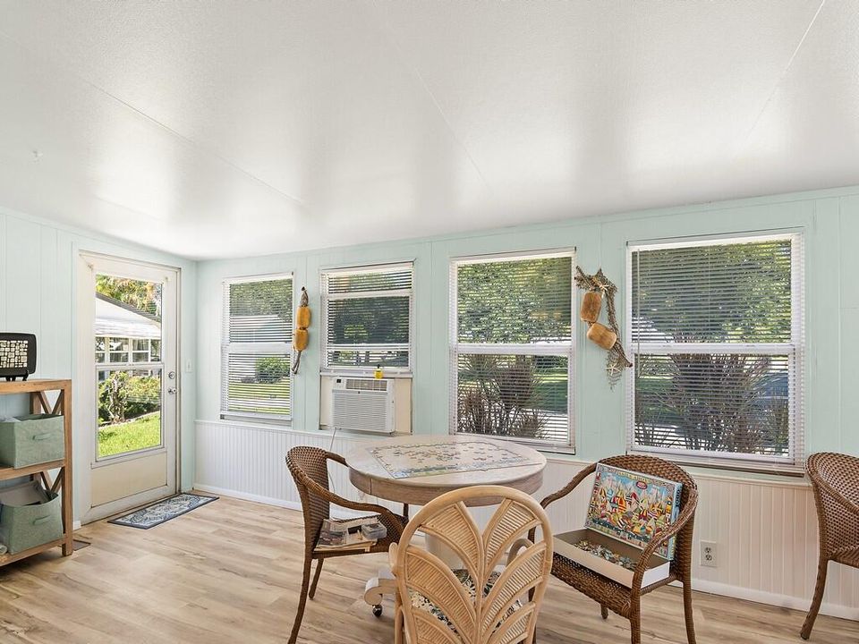 For Sale: $74,900 (2 beds, 2 baths, 1376 Square Feet)