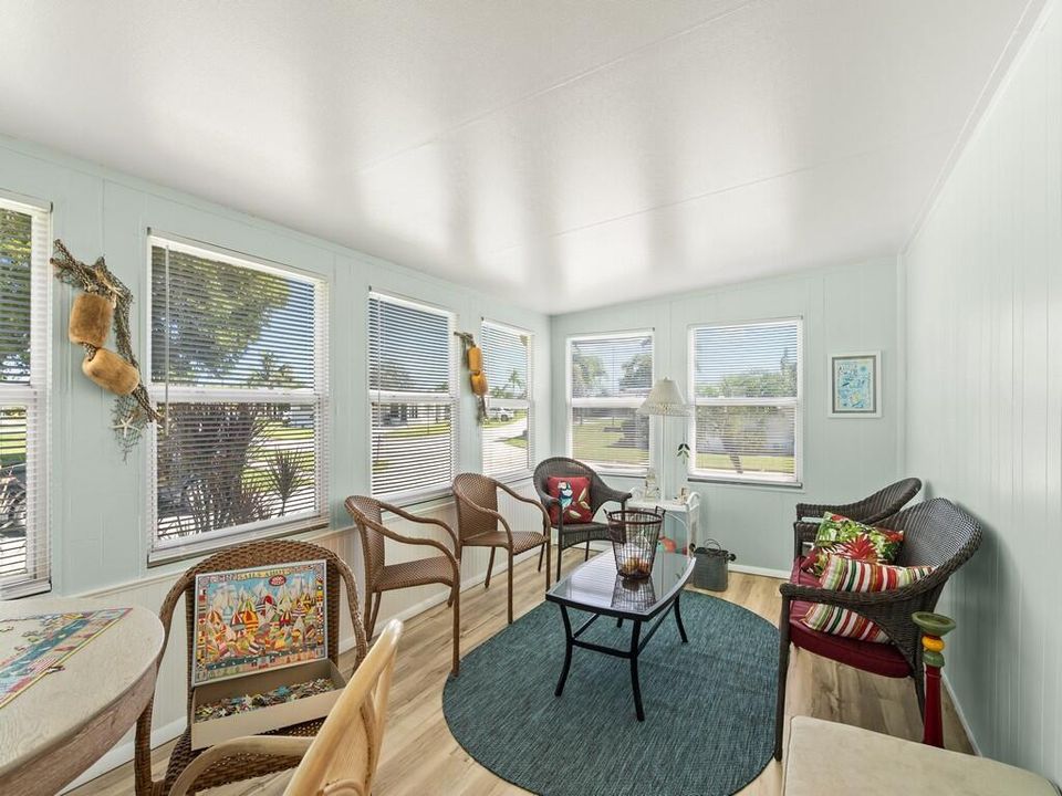 For Sale: $74,900 (2 beds, 2 baths, 1376 Square Feet)