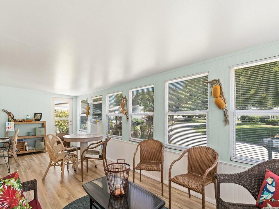 For Sale: $74,900 (2 beds, 2 baths, 1376 Square Feet)