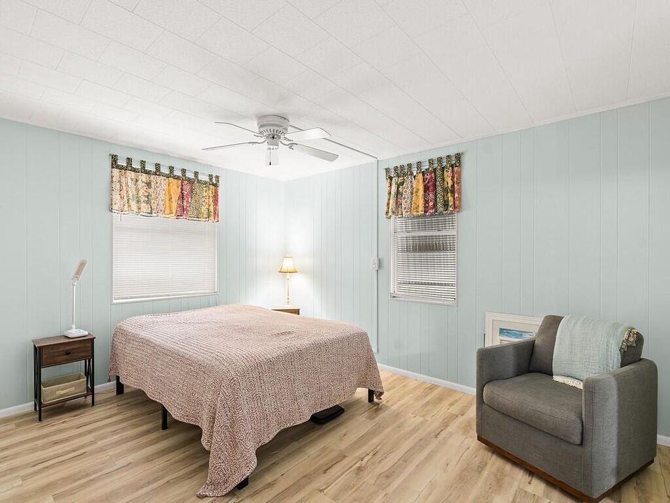 For Sale: $74,900 (2 beds, 2 baths, 1376 Square Feet)