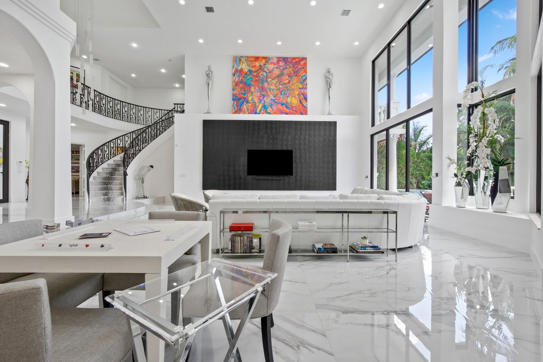For Sale: $5,975,000 (5 beds, 7 baths, 7116 Square Feet)
