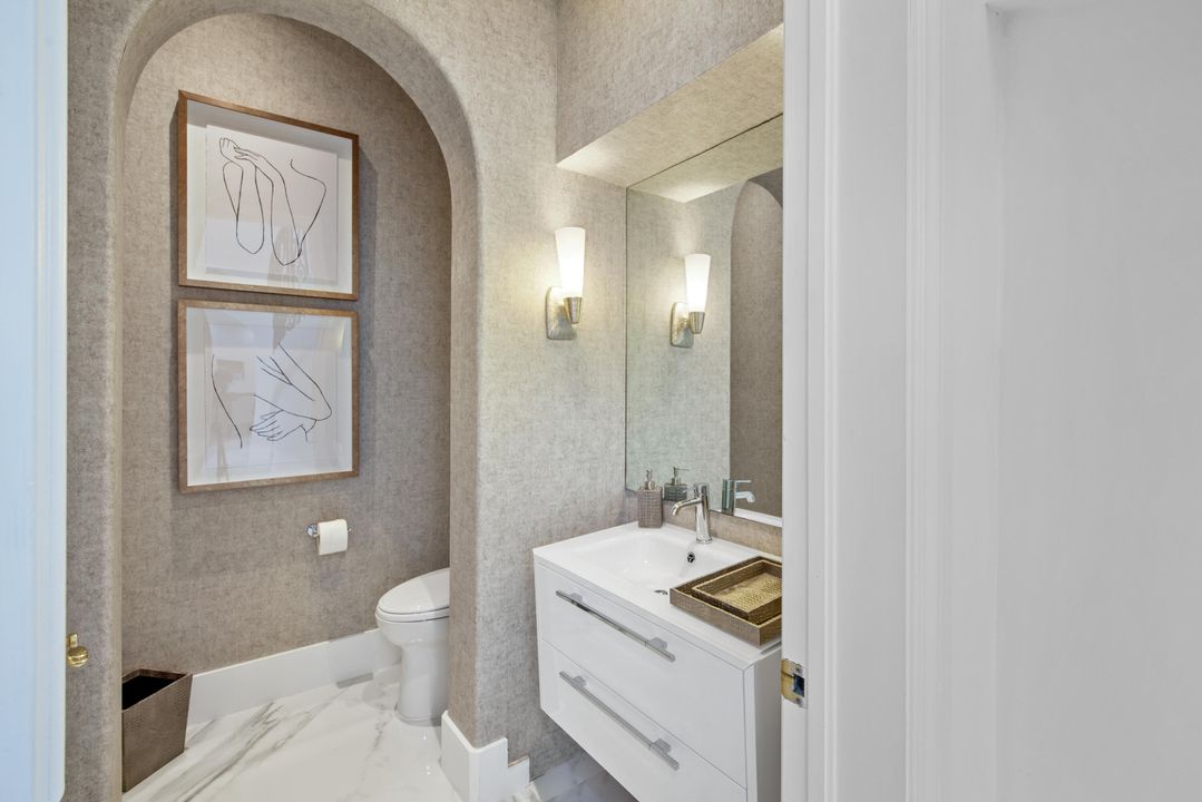 For Sale: $5,975,000 (5 beds, 7 baths, 7116 Square Feet)