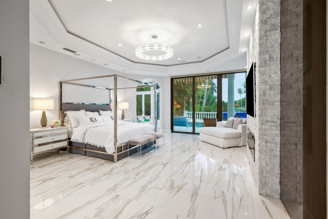 For Sale: $5,975,000 (5 beds, 7 baths, 7116 Square Feet)