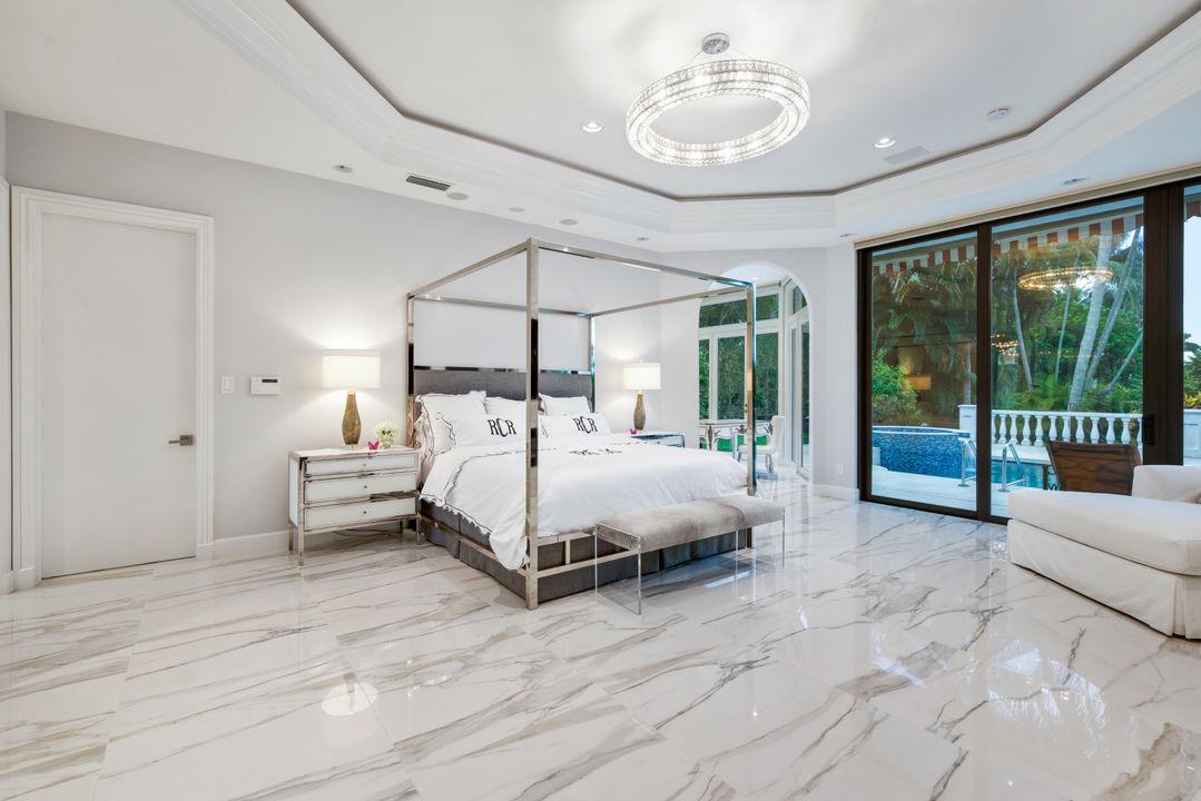 For Sale: $5,975,000 (5 beds, 7 baths, 7116 Square Feet)