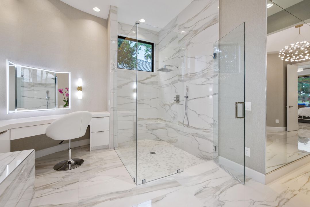 For Sale: $5,975,000 (5 beds, 7 baths, 7116 Square Feet)