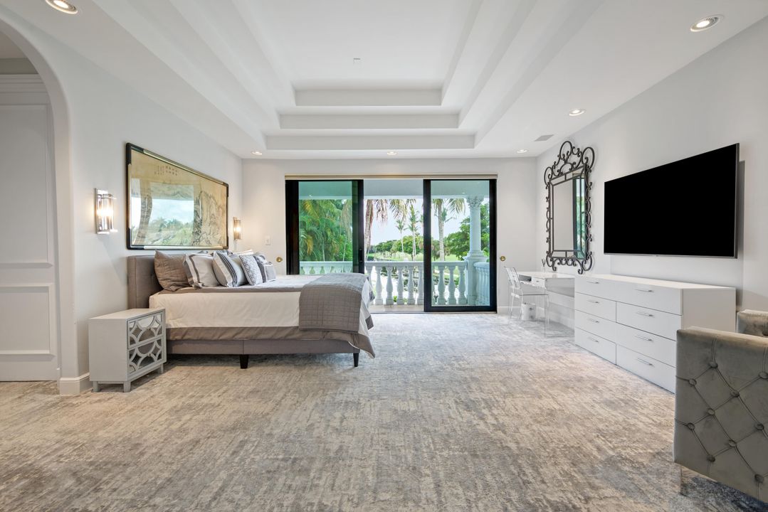 For Sale: $5,975,000 (5 beds, 7 baths, 7116 Square Feet)