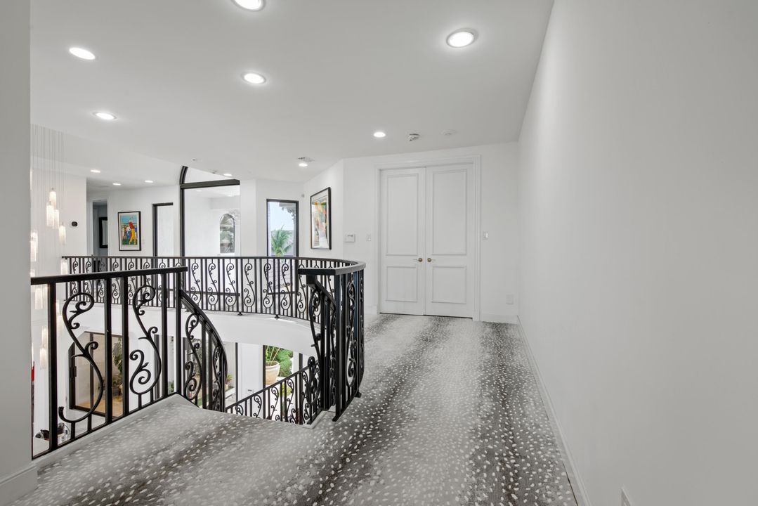 For Sale: $5,975,000 (5 beds, 7 baths, 7116 Square Feet)