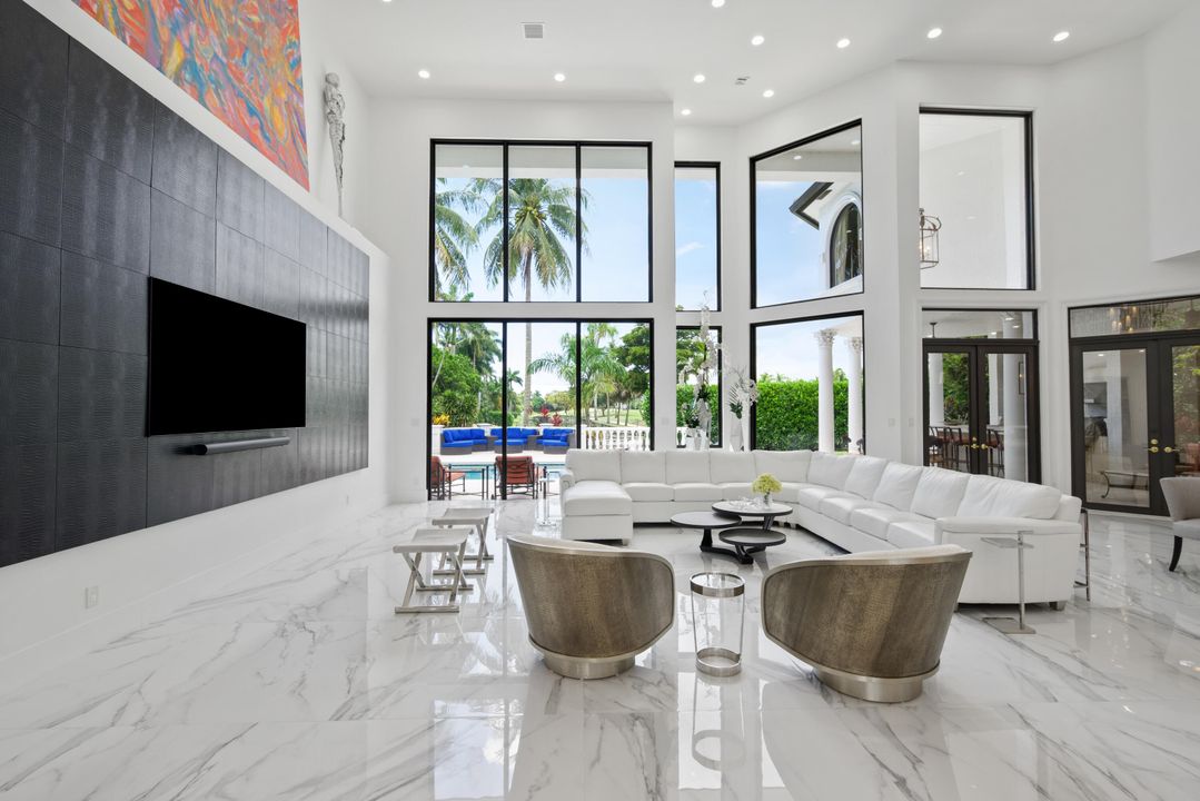 For Sale: $5,975,000 (5 beds, 7 baths, 7116 Square Feet)