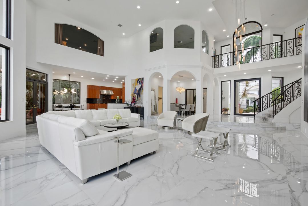 For Sale: $5,975,000 (5 beds, 7 baths, 7116 Square Feet)