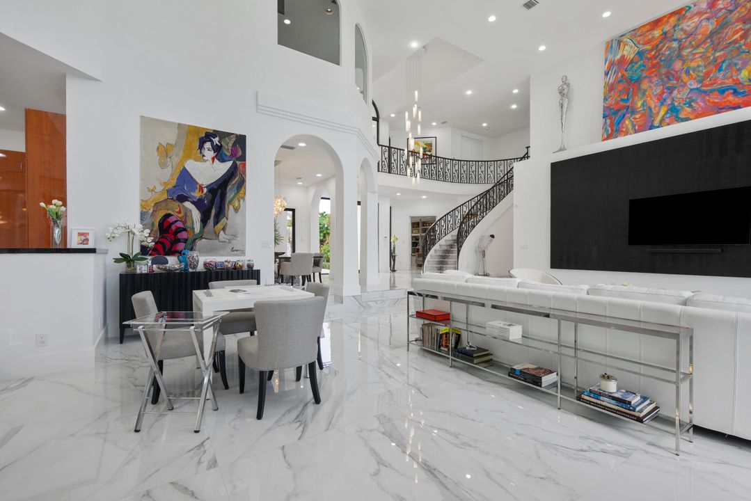 For Sale: $5,975,000 (5 beds, 7 baths, 7116 Square Feet)