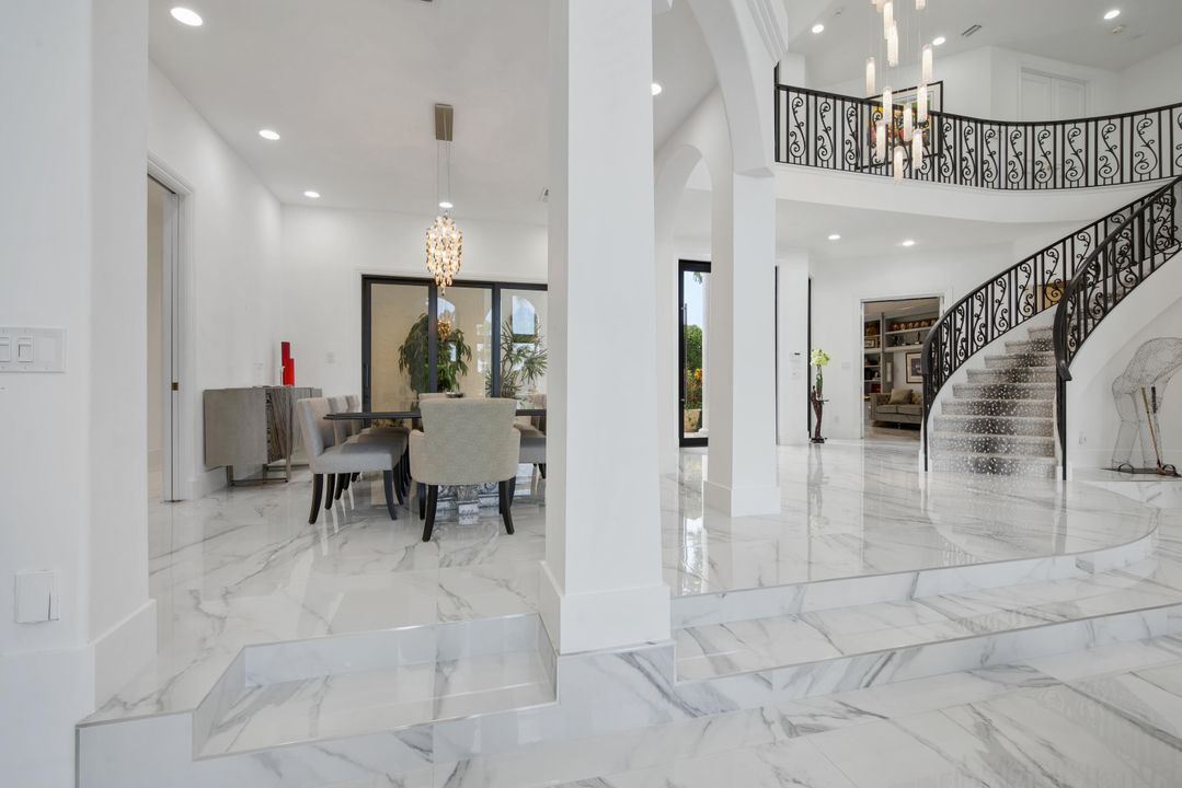 For Sale: $5,975,000 (5 beds, 7 baths, 7116 Square Feet)