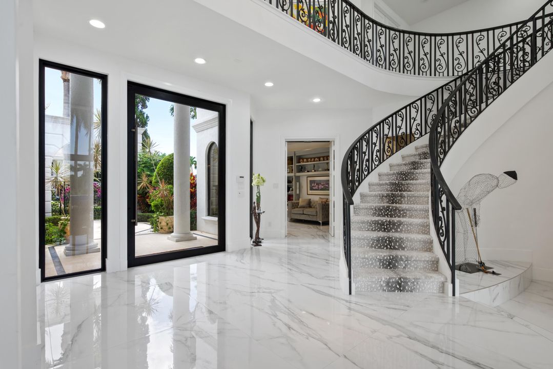 For Sale: $5,975,000 (5 beds, 7 baths, 7116 Square Feet)