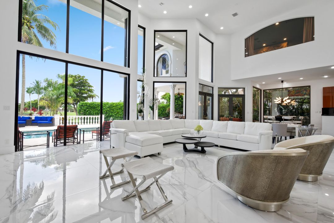 For Sale: $5,975,000 (5 beds, 7 baths, 7116 Square Feet)