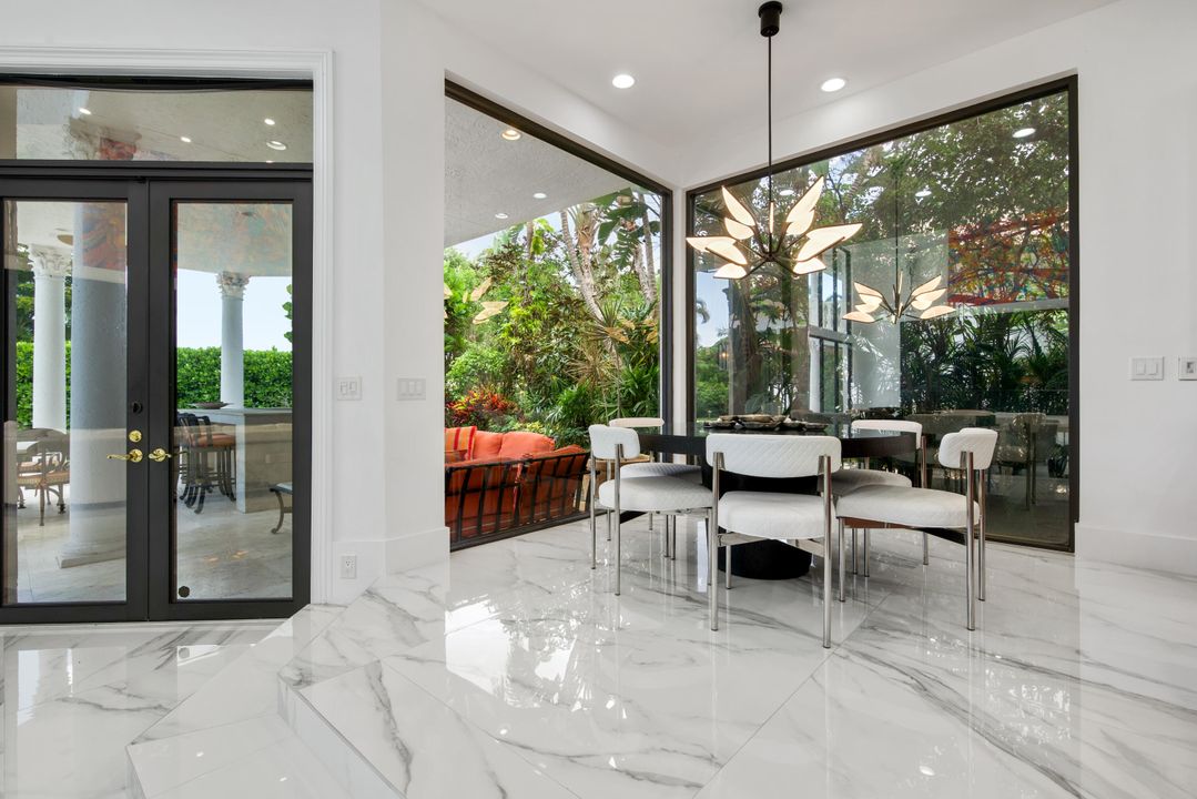 For Sale: $5,975,000 (5 beds, 7 baths, 7116 Square Feet)