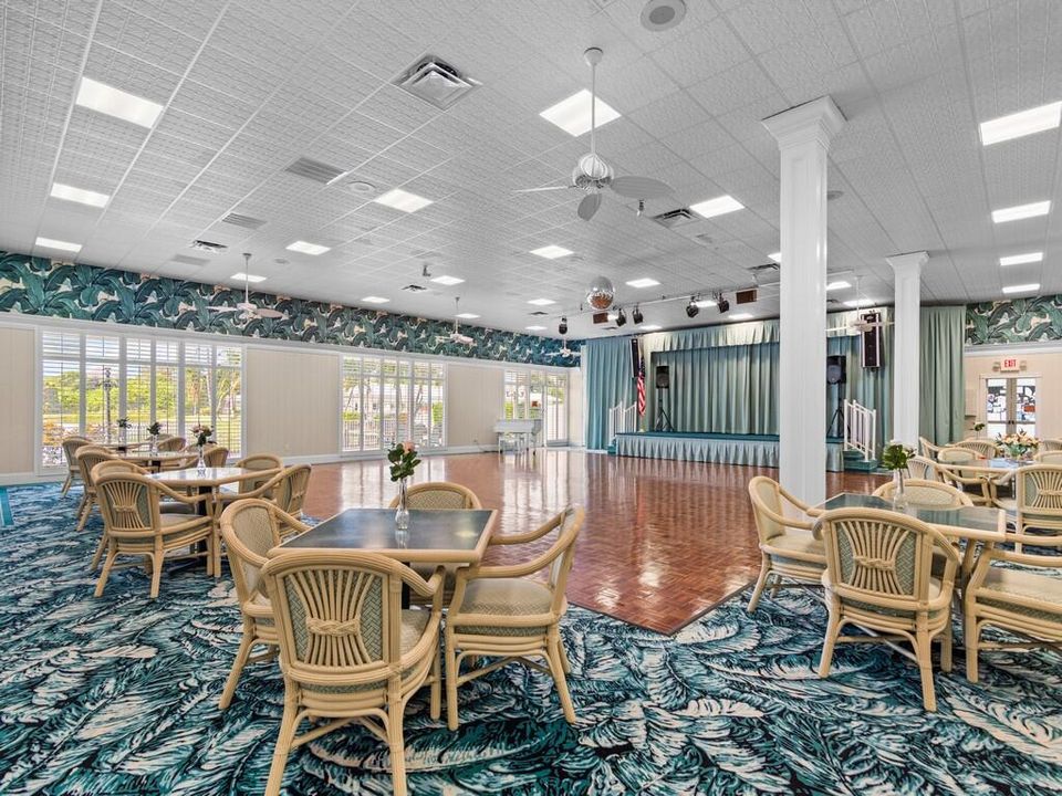 For Sale: $74,900 (2 beds, 2 baths, 1376 Square Feet)