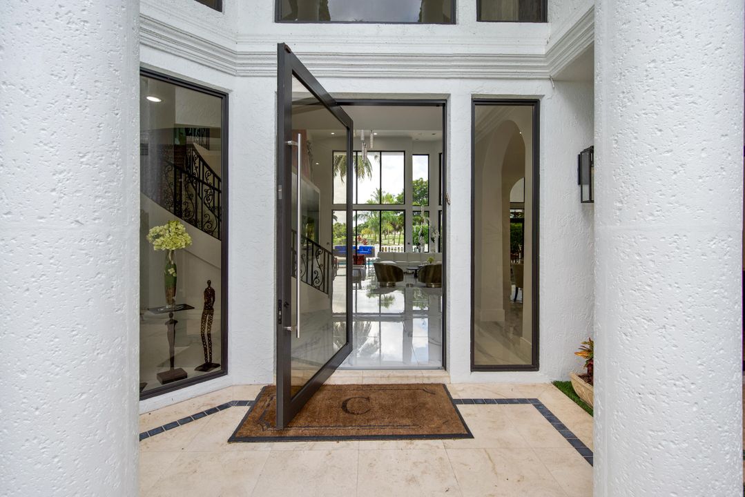 For Sale: $5,975,000 (5 beds, 7 baths, 7116 Square Feet)