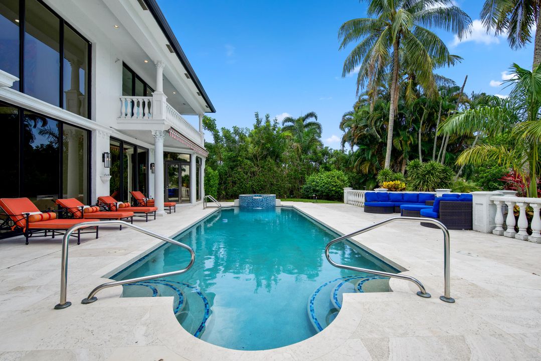 For Sale: $5,975,000 (5 beds, 7 baths, 7116 Square Feet)