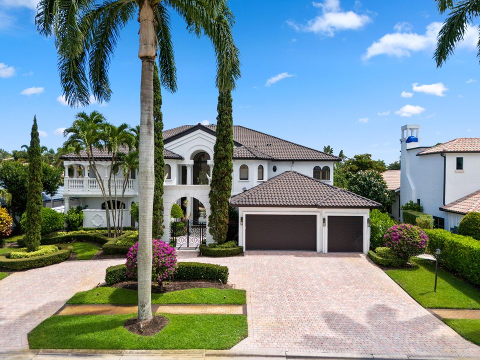 For Sale: $5,975,000 (5 beds, 7 baths, 7116 Square Feet)