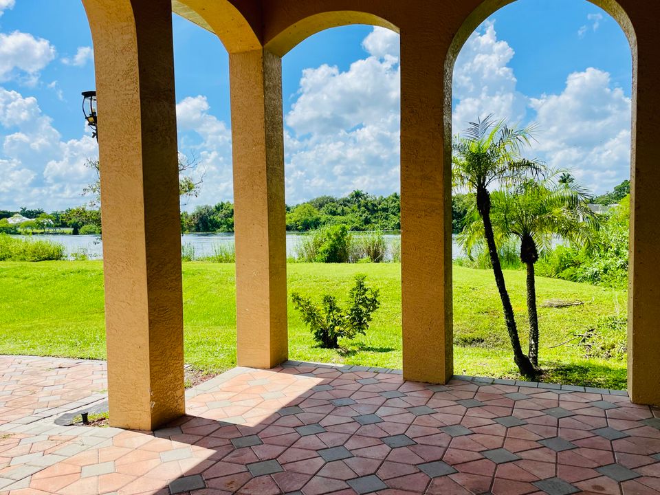 For Sale: $650,000 (3 beds, 3 baths, 2445 Square Feet)