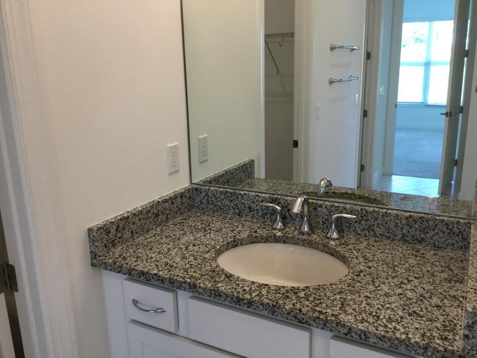 Active With Contract: $2,700 (2 beds, 2 baths, 1646 Square Feet)