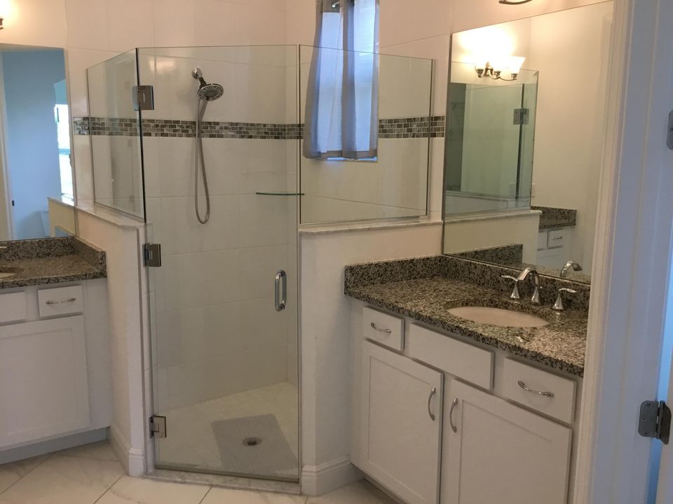 Active With Contract: $2,700 (2 beds, 2 baths, 1646 Square Feet)