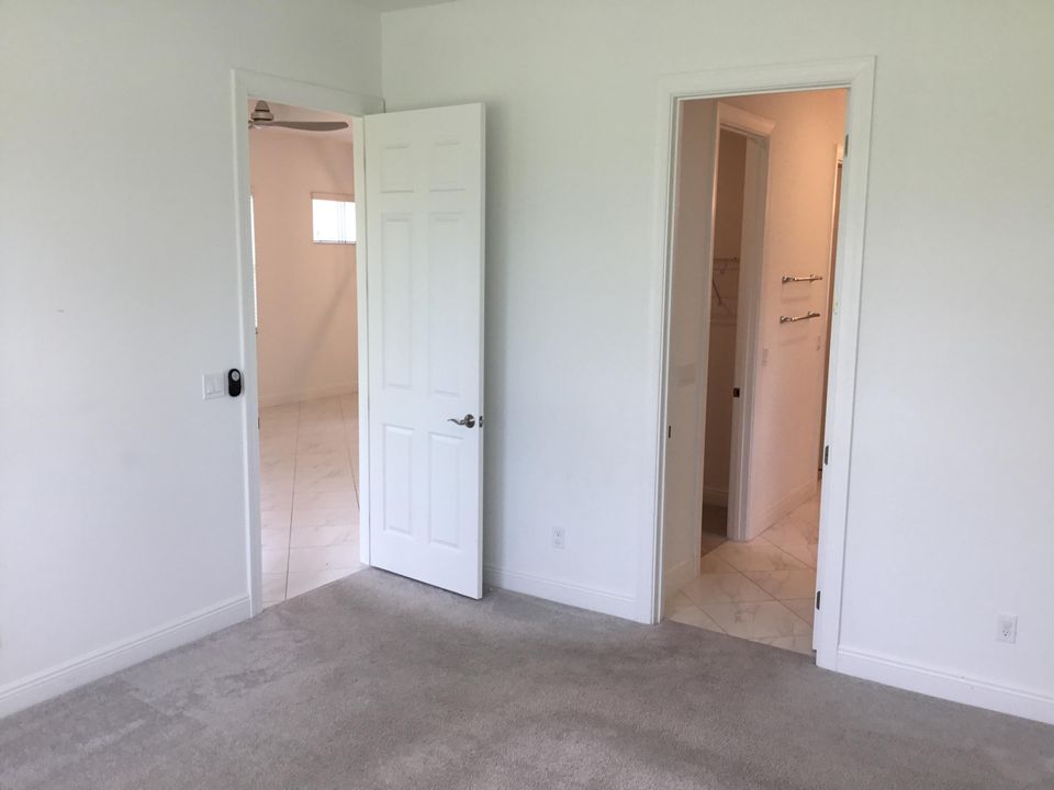 Active With Contract: $2,700 (2 beds, 2 baths, 1646 Square Feet)