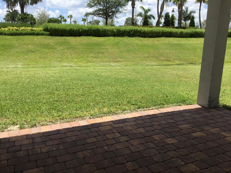 Active With Contract: $2,700 (2 beds, 2 baths, 1646 Square Feet)