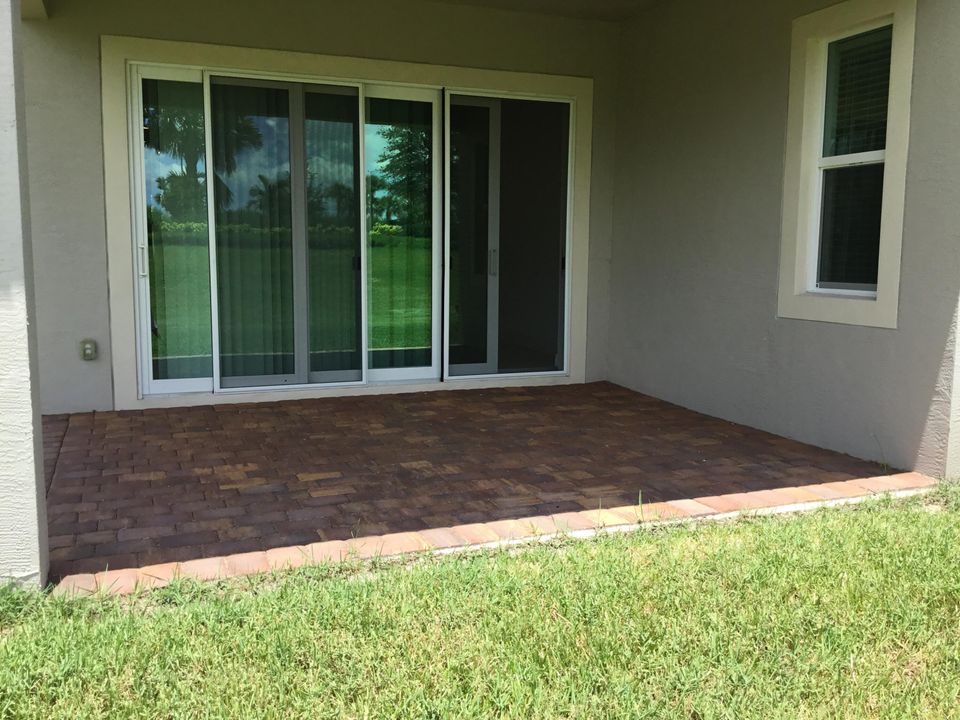 Active With Contract: $2,700 (2 beds, 2 baths, 1646 Square Feet)