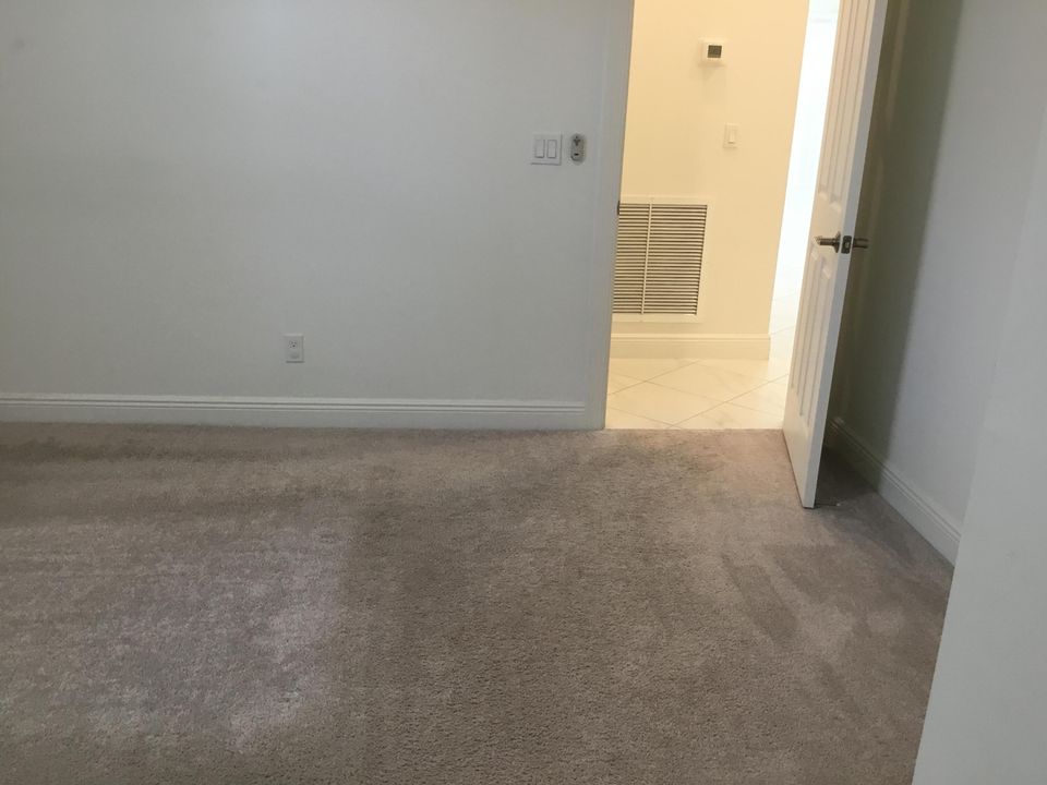 Active With Contract: $2,700 (2 beds, 2 baths, 1646 Square Feet)